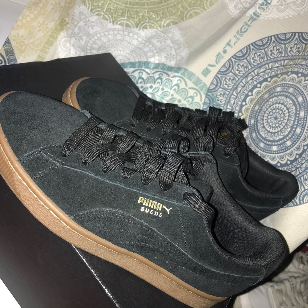 Black gum bottom puma suede
